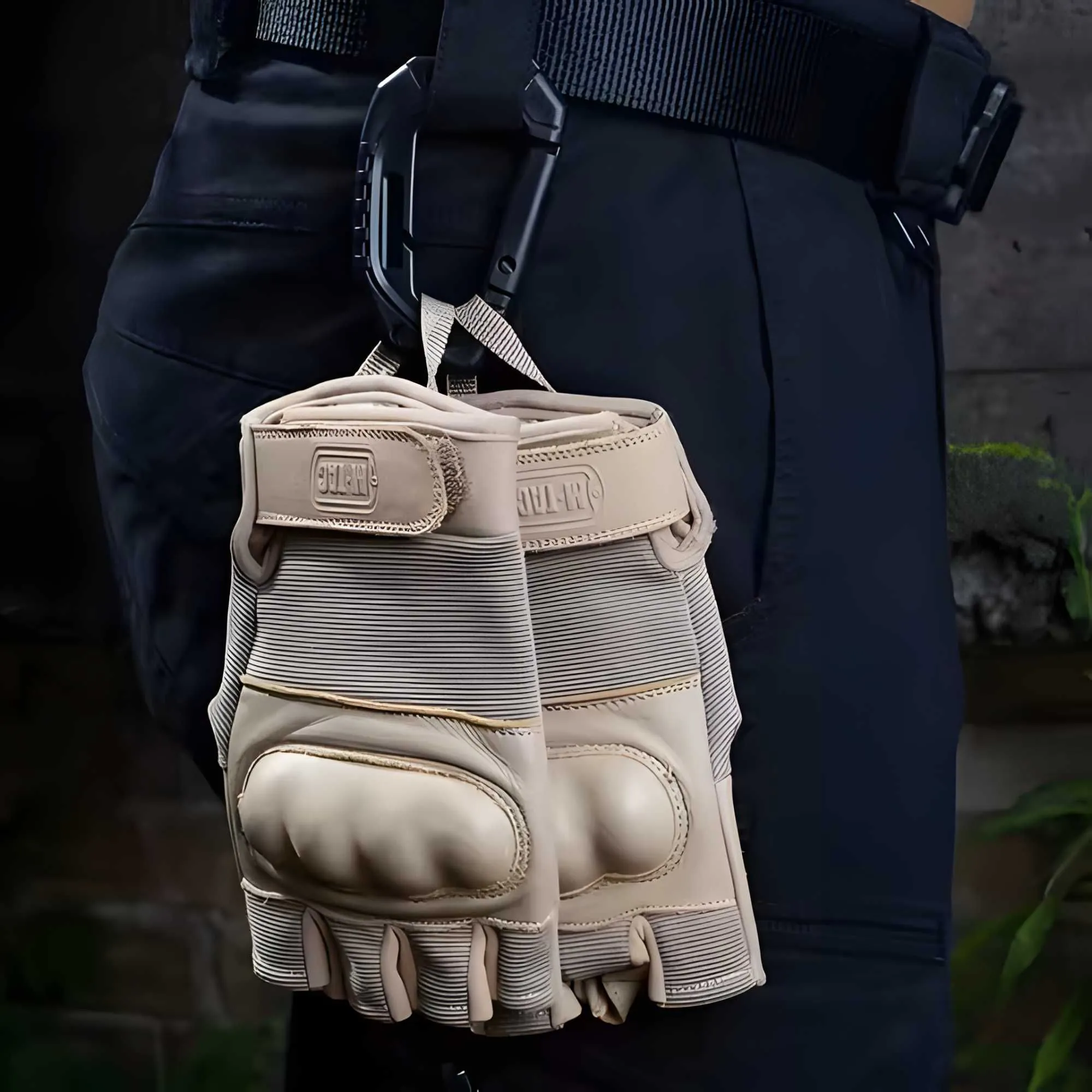 Надійний пластиковий карабін з навантаженням до 90 кг